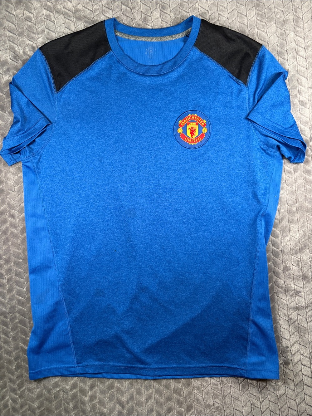 Manchester United Short-Sleeve Jersey with Club Crest - Large?